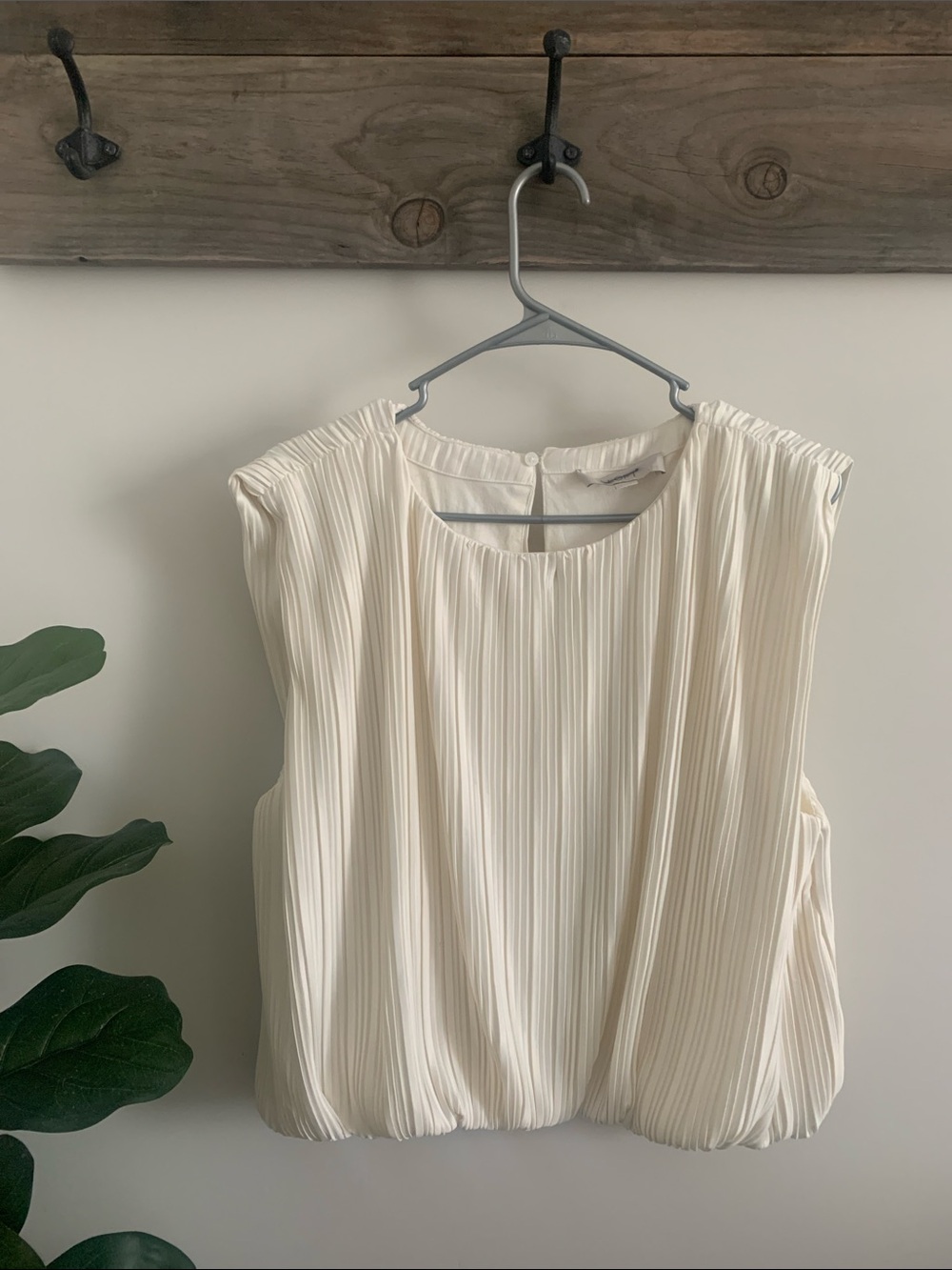 LOFT Cream Pleated Sleeveless Blouse